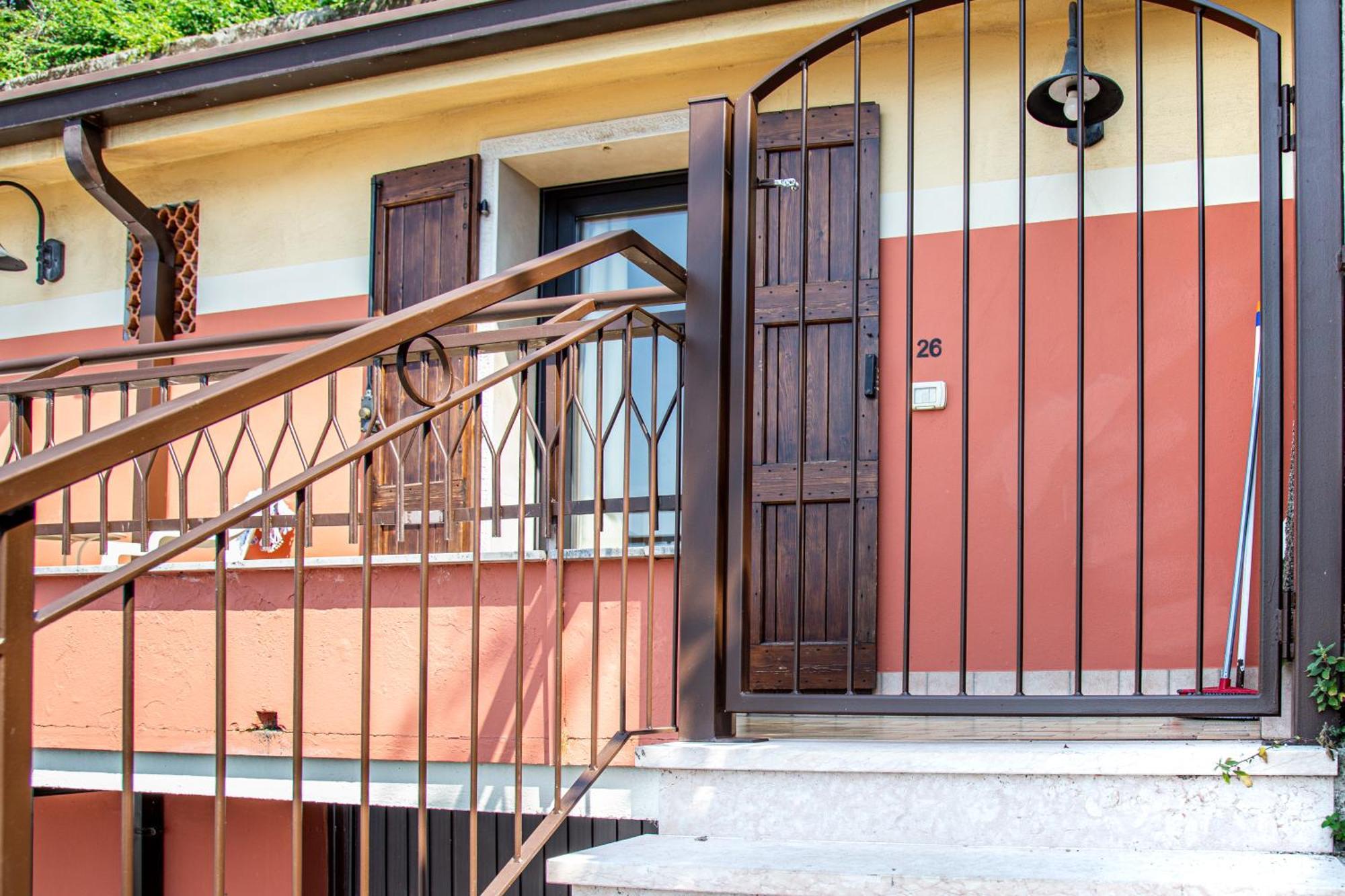 Hotel Menapace Torri Del Benaco Exterior foto